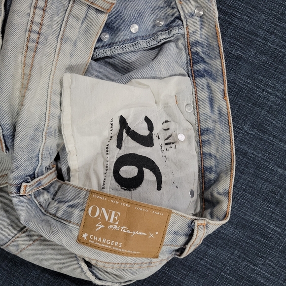 One Teaspoon Chargers Distressed Thrashed Denim Jean Shorts Size 26 - Picture 5 of 7